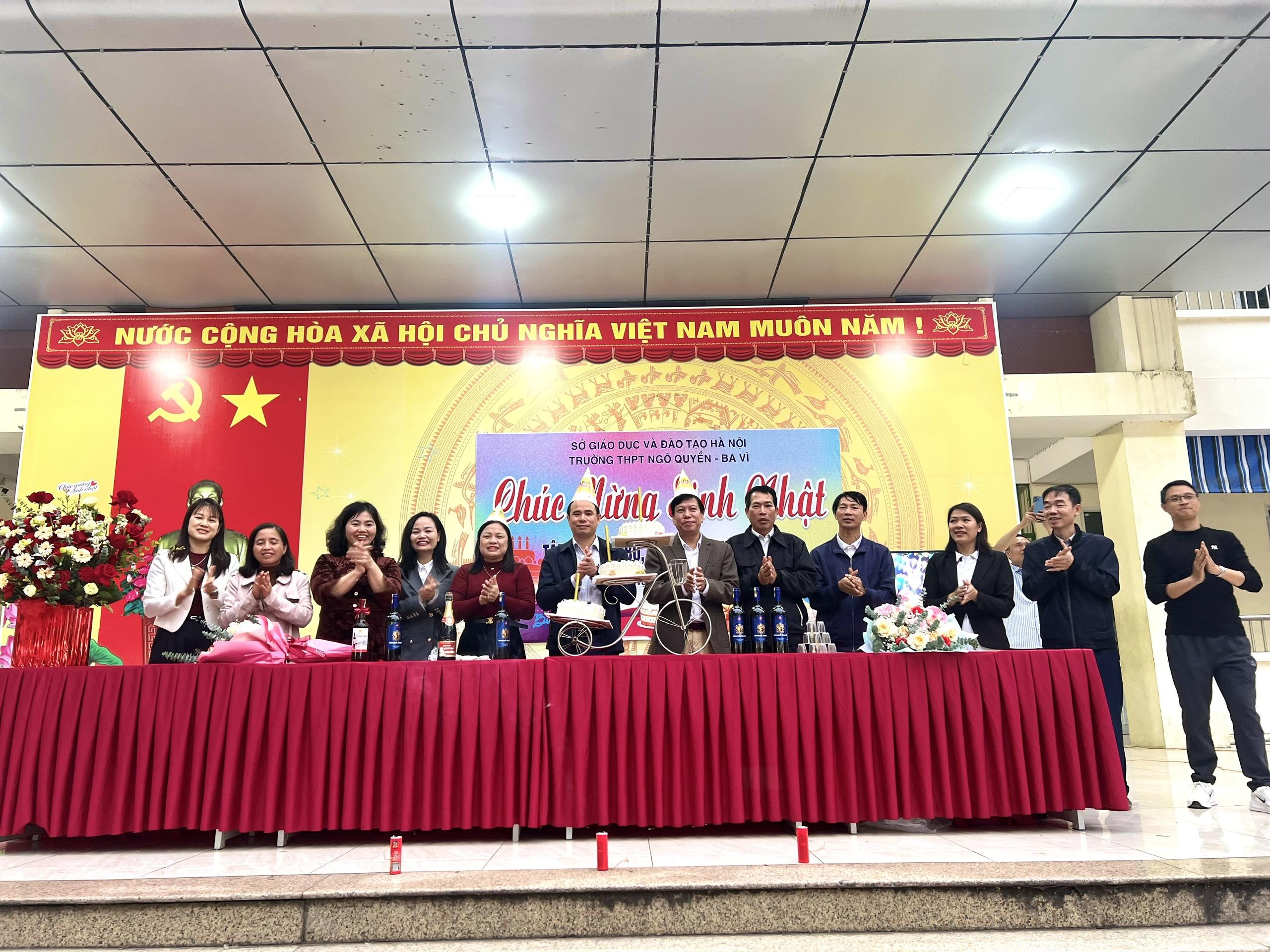 TIỆC CHÚC MỪNG SINH NHẬT CÁN BỘ GIÁO VIÊN NHÂN VIÊN TRƯỜNG THPT NGÔ QUYỀN - BA VÌ 