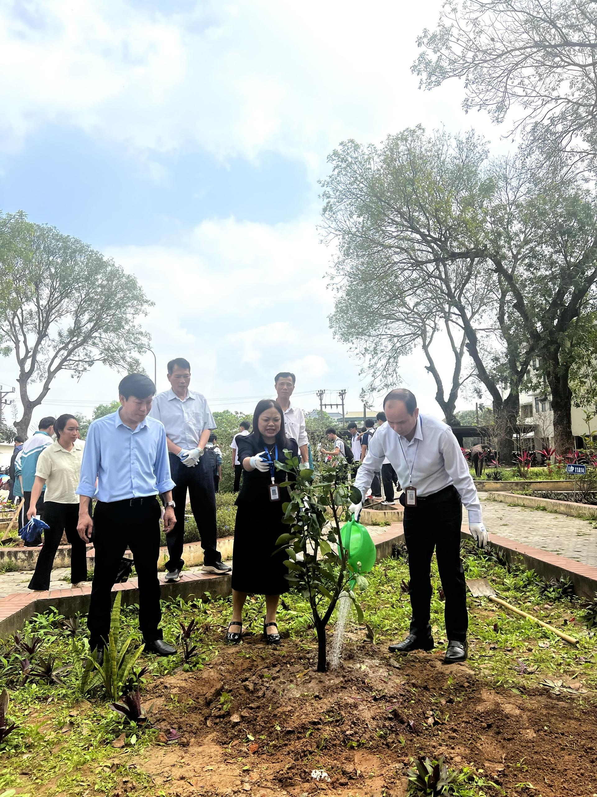 Trường THPT Ngô Quyền-Ba Vì phát động “Tết trồng cây đời đời nhớ ơn Bác Hồ” năm 2026